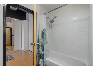 Photo #6: 22426589 Listing 