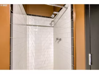 Photo #6: 22426656 Listing