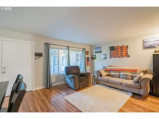 Photo #5: 22427111 Listing