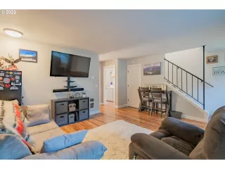 Photo #6: 22427111 Listing