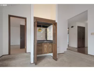 Photo #5: 22427642 Listing