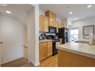 Photo #5: 22427782 Listing