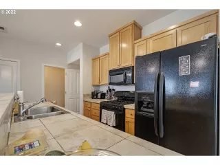 Photo #6: 22427782 Listing