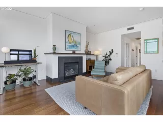 Photo #5: 22427973 Listing