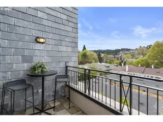 Photo #6: 22427973 Listing