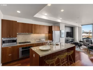 Photo #5: 22428071 Listing