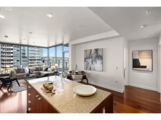 Photo #6: 22428071 Listing