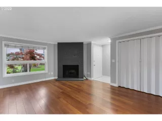 Photo #4: 22428558 Listing