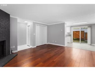 Photo #5: 22428558 Listing