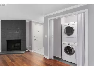 Photo #6: 22428558 Listing