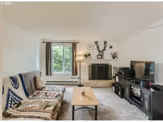 Photo #4: 22428896 Listing