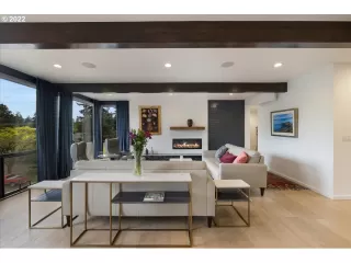 Photo #5: 22429160 Listing