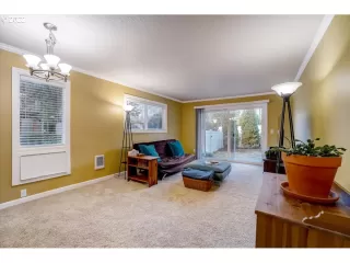 Photo #4: 22430052 Listing