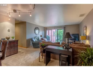 Photo #1: 22430103 Listing