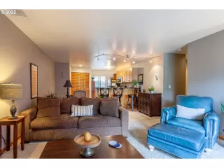 Photo #3: 22430103 Listing