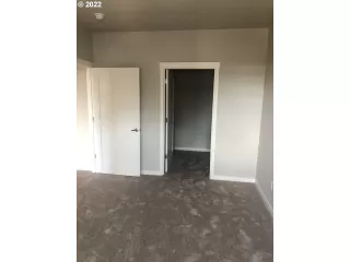 Photo #4: 22430668 Listing