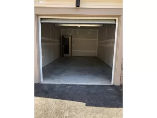 Photo #5: 22430668 Listing