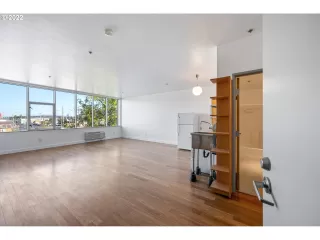 Photo #6: 22430894 Listing 