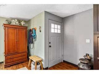 Photo #4: 22432442 Listing