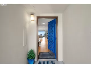 Photo #6: 22432798 Listing