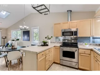 Photo #5: 22432878 Listing