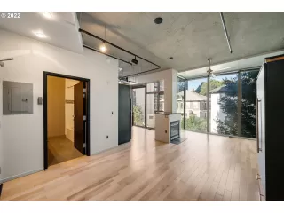 Photo #6: 22433662 Listing