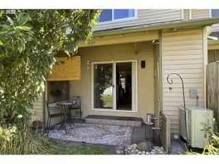 Photo #5: 22433961 Listing