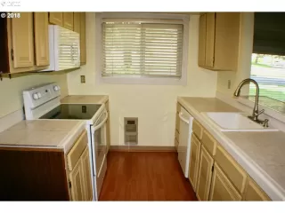 Photo #5: 22434190 Listing 