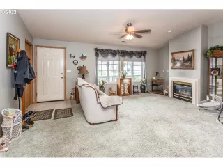 Photo #4: 22434227 Listing