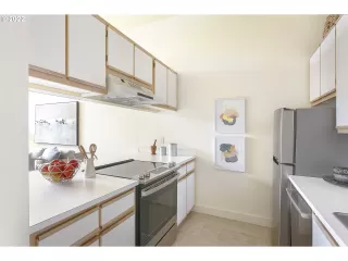 Photo #5: 22435137 Listing