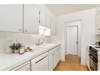 Photo #4: 22435396 Listing 