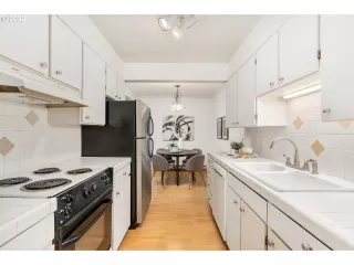 Photo #5: 22435396 Listing 