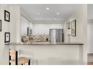 Photo #5: 22435714 Listing