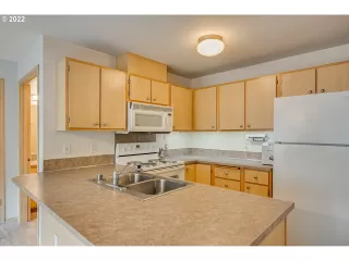 Photo #4: 22436142 Listing