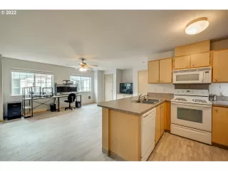 Photo #6: 22436142 Listing