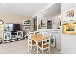 Photo #4: 22438509 Listing 