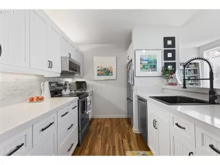 Photo #5: 22438509 Listing 