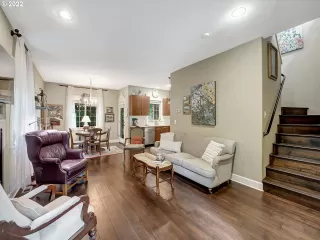 Photo #6: 22439060 Listing