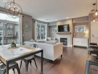 Photo #5: 22439168 Listing