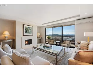 Photo #4: 22439171 Listing