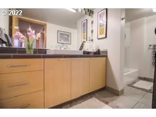 Photo #5: 22441581 Listing