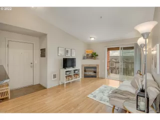 Photo #4: 22442333 Listing