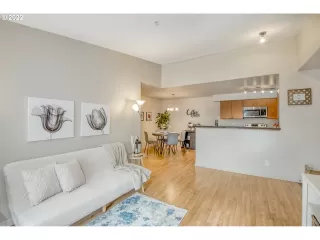 Photo #5: 22442333 Listing