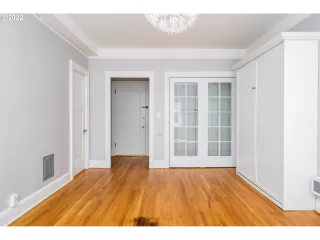 Photo #4: 22442708 Listing