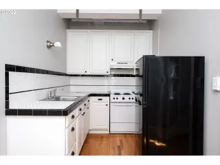 Photo #5: 22442708 Listing