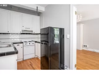 Photo #6: 22442708 Listing