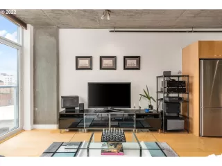 Photo #5: 22443013 Listing