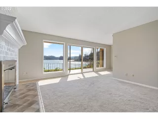 Photo #4: 22443609 Listing