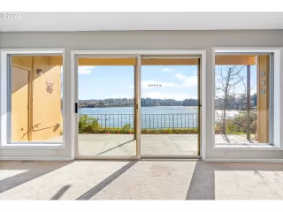 Photo #5: 22443609 Listing