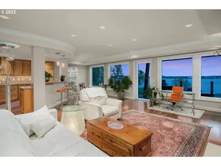 Photo #5: 22445339 Listing